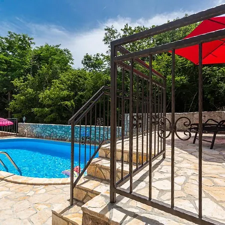 With A Private Swimming Pool, Garden & Bbq Apartment *
