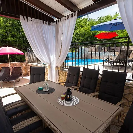 Apartamento With A Private Swimming Pool, Garden & Bbq Gostinjac