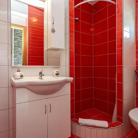 Apartment With A Private Swimming Pool, Garden & Bbq