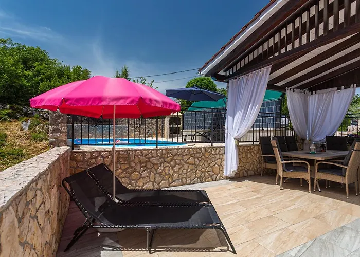 With A Private Swimming Pool, Garden & Bbq *