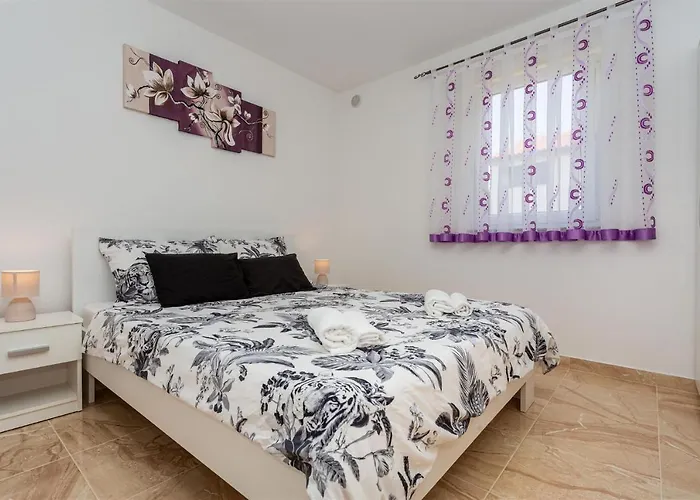 With A Private Swimming Pool, Garden & Bbq Gostinjac