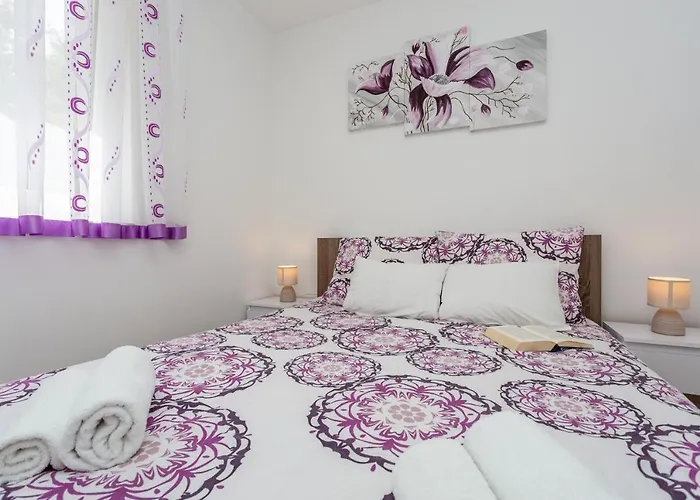 With A Private Swimming Pool, Garden & Bbq *