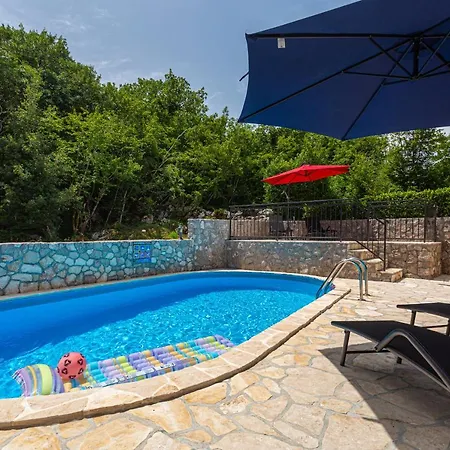 With A Private Swimming Pool, Garden & Bbq *