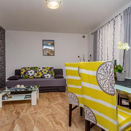 Apartmán With A Private Swimming Pool, Garden & Bbq