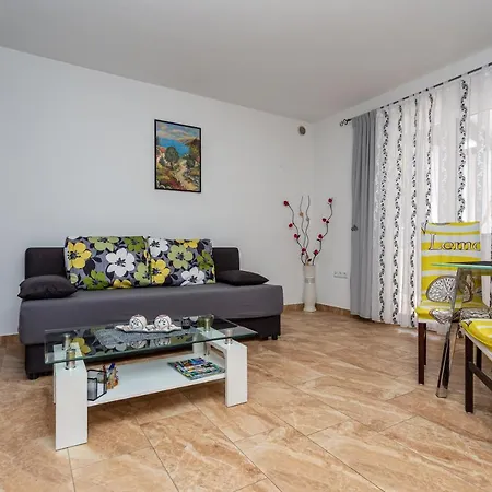 Apartmán With A Private Swimming Pool, Garden & Bbq Gostinjac