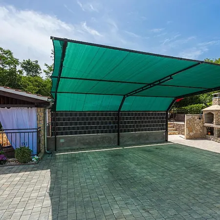 With A Private Swimming Pool, Garden & Bbq Apartmán *