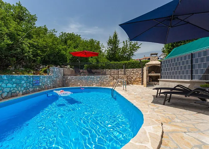 With A Private Swimming Pool, Garden & Bbq *