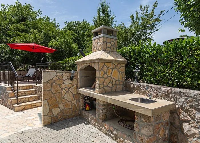 With A Private Swimming Pool, Garden & Bbq Apartament Gostinjac