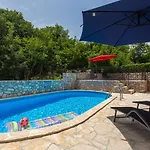 With A Private Swimming Pool, Garden & Bbq *