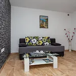 Lägenhet With A Private Swimming Pool, Garden & Bbq Gostinjac
